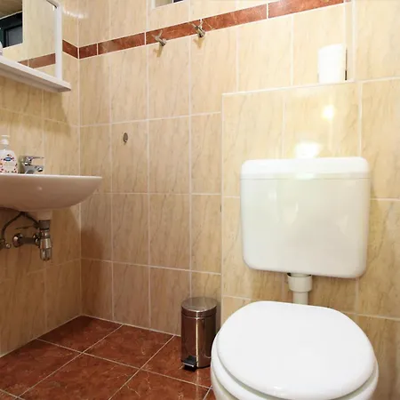Frideric Apartment *