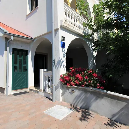 Apartment Frideric Pag Town